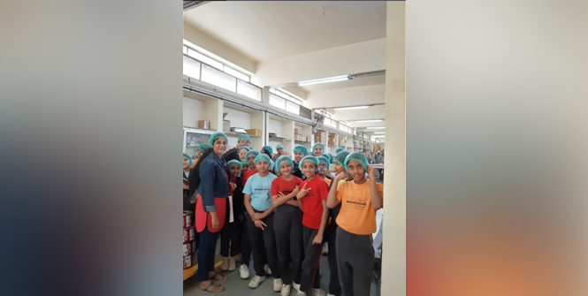 A field trip to The Waghbakri Tea factory